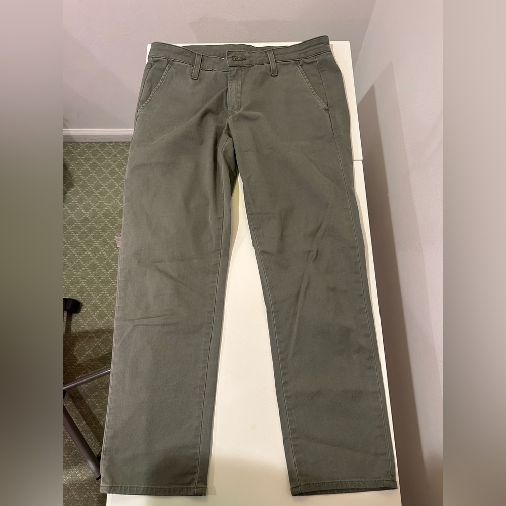 AG Men’s Standard Issue Slim Khaki Corp - size 29R